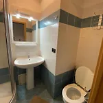 1 Bed Flat - Sleeps 2 - Pets - Smoking On Terrace Apartment Prag