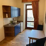 1 Bed Flat - Sleeps 2 - Pets - Smoking On Terrace