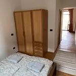 Apartment 1 Bed Flat - Sleeps 2 - Pets - Smoking On Terrace Prag