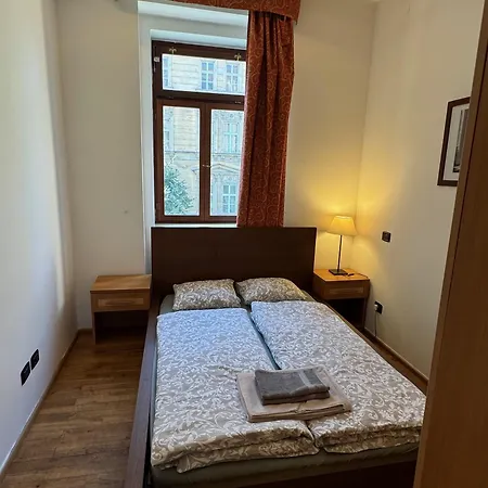 1 Bed Flat - Sleeps 2 - Pets - Smoking On Terrace Prag