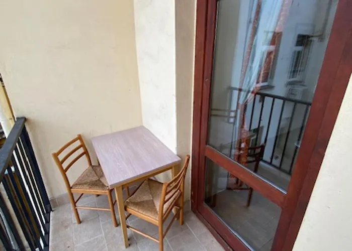 1 Bed Flat - Sleeps 2 - Pets - Smoking On Terrace 公寓 *