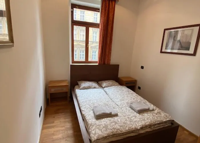 1 Bed Flat - Sleeps 2 - Pets - Smoking On Terrace