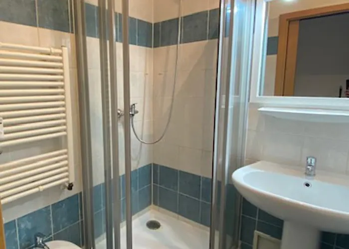 1 Bed Flat - Sleeps 2 - Pets - Smoking On Terrace *
