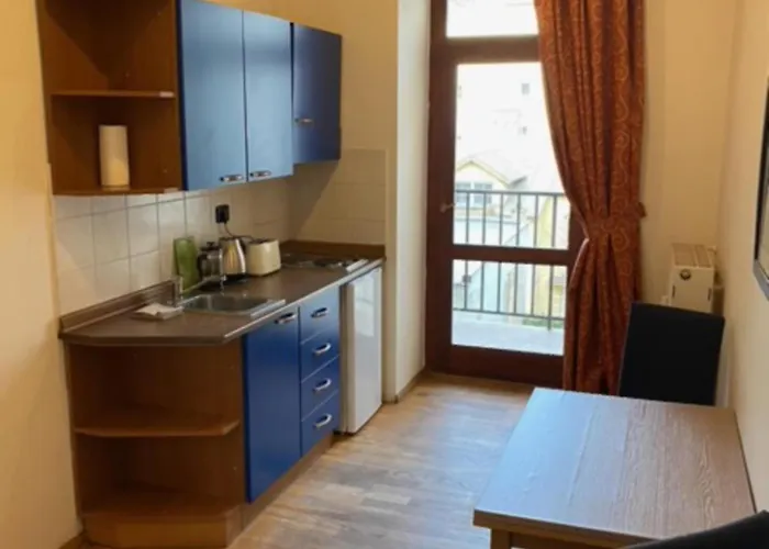 1 Bed Flat - Sleeps 2 - Pets - Smoking On Terrace