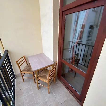 1 Bed Flat - Sleeps 2 - Pets - Smoking On Terrace 아파트 *