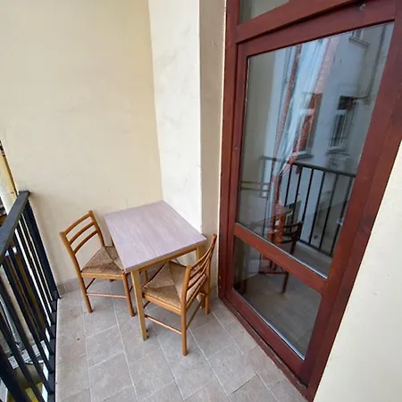 1 Bed Flat - Sleeps 2 - Pets - Smoking On Terrace 프라하