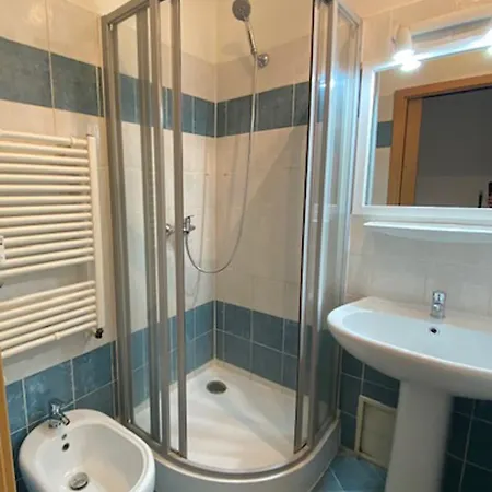1 Bed Flat - Sleeps 2 - Pets - Smoking On Terrace *